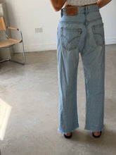 Load image into Gallery viewer, Vintage Levi Jeans