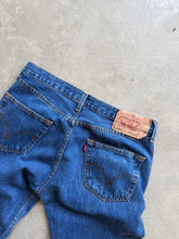 Load image into Gallery viewer, Vintage Levi 501 Jeans