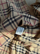 Load image into Gallery viewer, Burberry Trench Coat