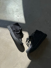 Load image into Gallery viewer, Good News Corduroy Trainers - UK 5