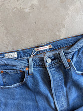 Load image into Gallery viewer, Levi Jeans
