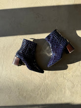 Load image into Gallery viewer, Flattered Croc Boots NEW - UK 5