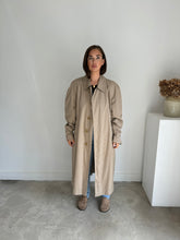 Load image into Gallery viewer, Burberry Trench Coat