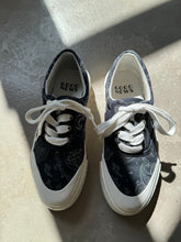 Load image into Gallery viewer, Good News Trainers - UK 4