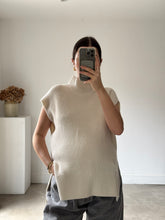 Load image into Gallery viewer, Cefinn Sleeveless Jumper