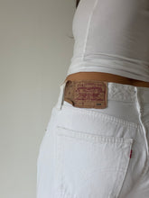 Load image into Gallery viewer, Levi 501 Jeans
