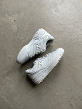 Load image into Gallery viewer, New Balance 550s - UK 3.5
