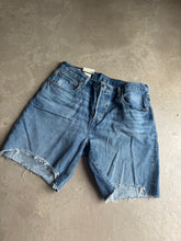 Load image into Gallery viewer, Levi Jean Shorts NEW
