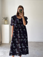 Load image into Gallery viewer, Ghospell Floral Dress
