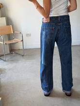 Load image into Gallery viewer, Vintage Levi 501 Jeans
