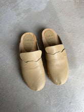 Load image into Gallery viewer, LuLu Chic Clogs - UK 5
