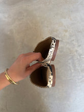 Load image into Gallery viewer, H&amp;M Snakeskin Print Mules
