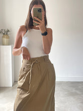 Load image into Gallery viewer, Uniqlo Skirt NEW
