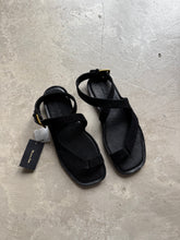 Load image into Gallery viewer, Massimo Dutti Sandals NEW - UK 6
