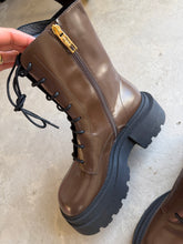 Load image into Gallery viewer, SportMax Boots
