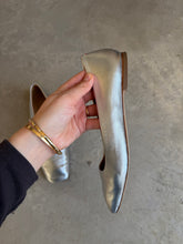 Load image into Gallery viewer, Aeyde Pumps
