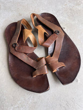 Load image into Gallery viewer, CYDWOQ Leather Sandals - UK 7
