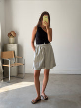 Load image into Gallery viewer, H&amp;M Shorts NEW
