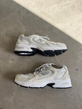 Load image into Gallery viewer, New Balance Trainers - UK 7
