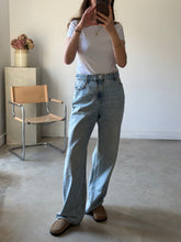 Load image into Gallery viewer, Sezane Jeans
