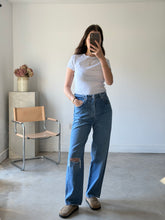 Load image into Gallery viewer, Levi Jeans
