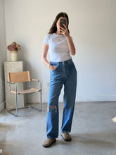 Load image into Gallery viewer, Levi Jeans
