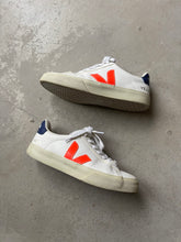 Load image into Gallery viewer, Veja Trainers - UK 5
