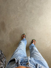 Load image into Gallery viewer, Vintage Levi 501 Jeans
