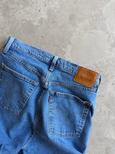 Load image into Gallery viewer, Levi Jeans
