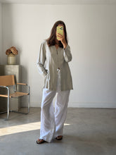 Load image into Gallery viewer, East Linen Blouse

