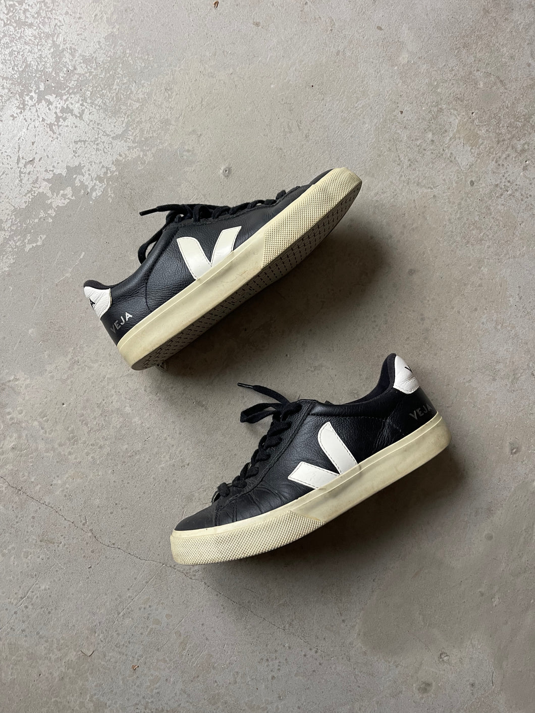 Veja Black Leather Trainers - UK 5