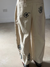 Load image into Gallery viewer, Free People Jeans
