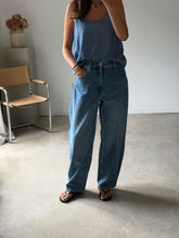 Load image into Gallery viewer, Everlane Jeans
