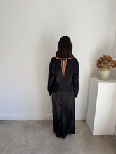 Load image into Gallery viewer, H&amp;M Silky Dres NEW
