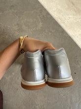 Load image into Gallery viewer, New Balance Silver RC42 Trainers
