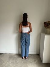 Load image into Gallery viewer, Levi 501 Jeans
