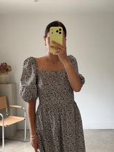 Load image into Gallery viewer, H&amp;M Floral Dress

