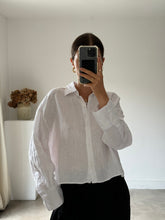 Load image into Gallery viewer, Zara Linen Cropped Shirt
