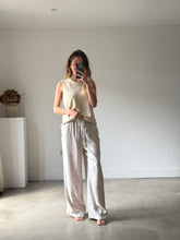 Load image into Gallery viewer, Linen Blend Drawstring Trousers
