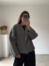 Load image into Gallery viewer, H&amp;M Jacket
