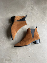 Load image into Gallery viewer, Acne Studios Pointy Suede Boots - UK 4
