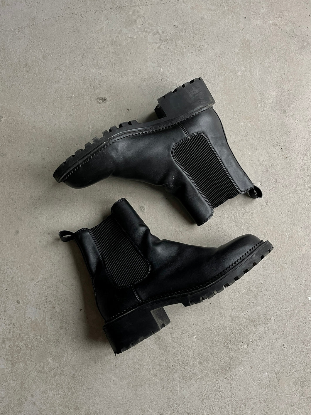 Asos Ankle Chelsea Boots - UK 5