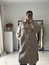 Load image into Gallery viewer, H&amp;M Coat
