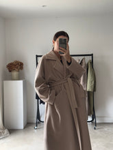 Load image into Gallery viewer, Vintage Wool / Cashmere Blend Coat
