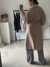 Load image into Gallery viewer, Vintage Wool / Cashmere Blend Coat
