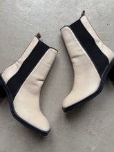 Load image into Gallery viewer, Topshop Heeled Boots - UK 6
