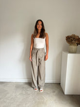 Load image into Gallery viewer, Massimo Dutti Trousers NEW
