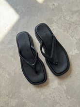 Load image into Gallery viewer, Mango Flip Flop Sandals
