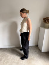 Load image into Gallery viewer, H&amp;M Trousers NEW
