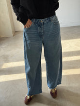 Load image into Gallery viewer, Bershka Barrel Leg  Jeans
